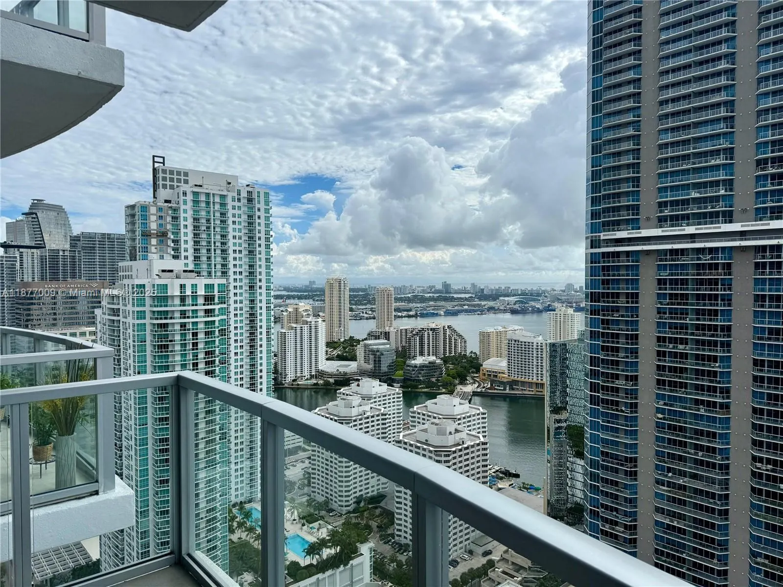 1060 Brickell Ave, #4305