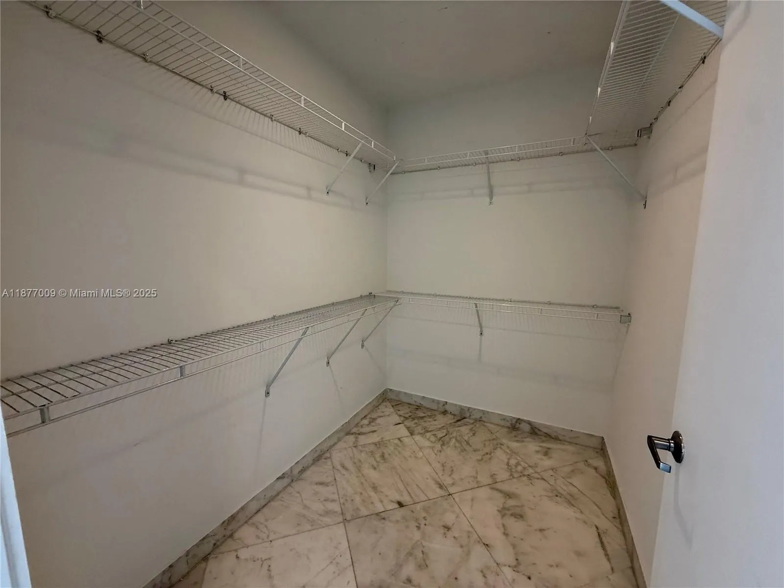 1060 Brickell Ave, #4305