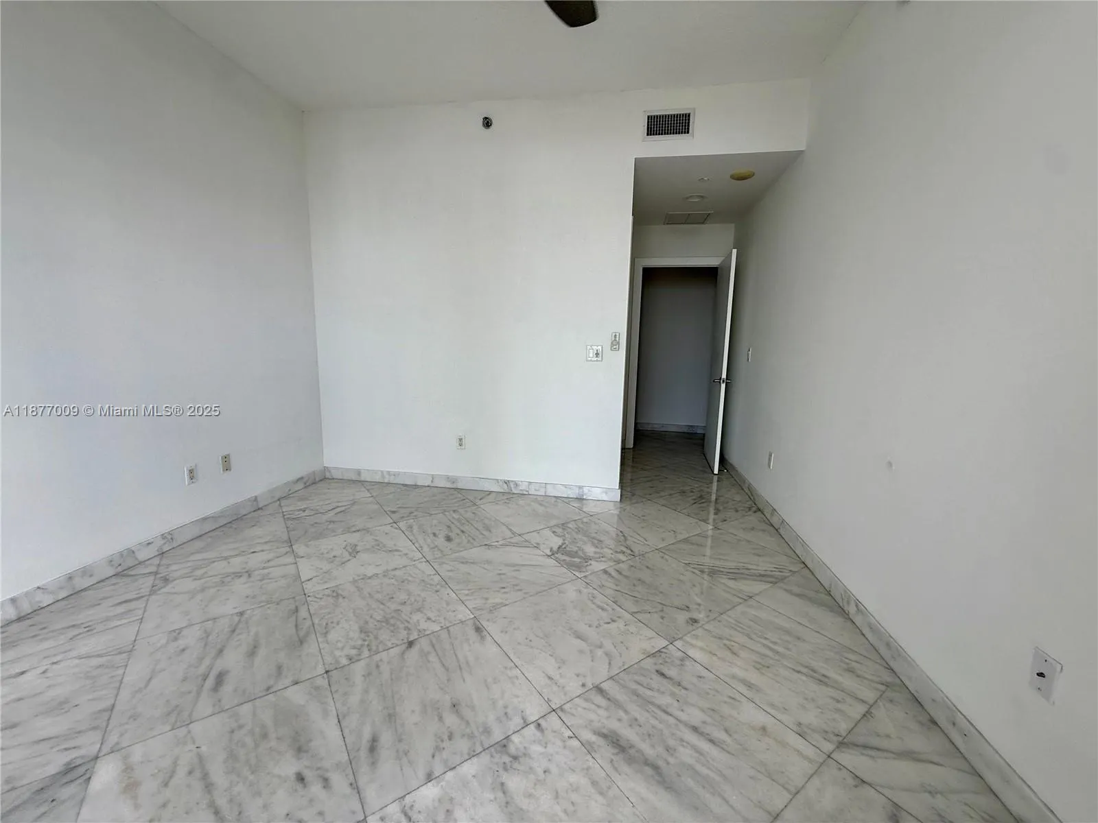 1060 Brickell Ave, #4305