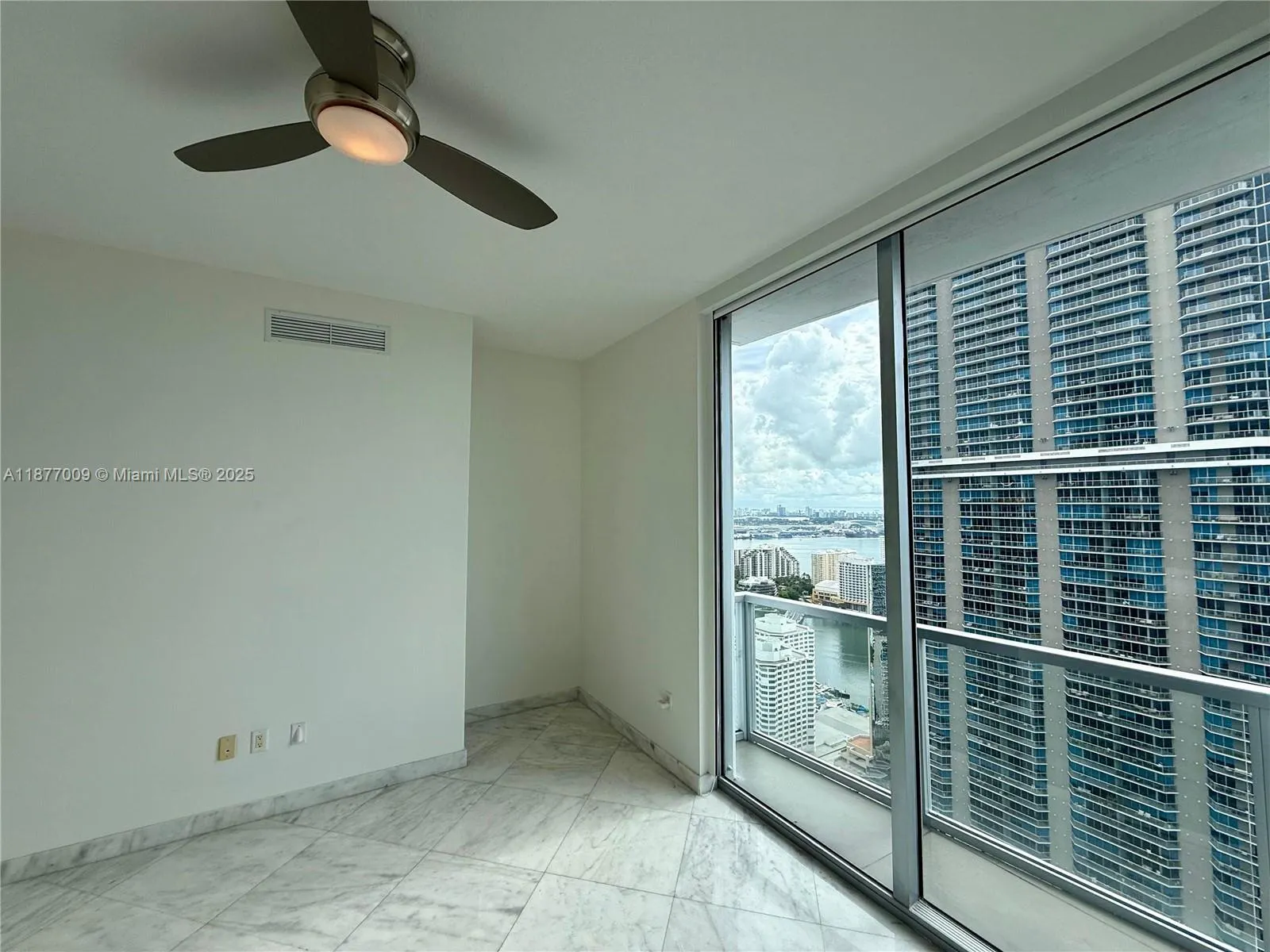 1060 Brickell Ave, #4305