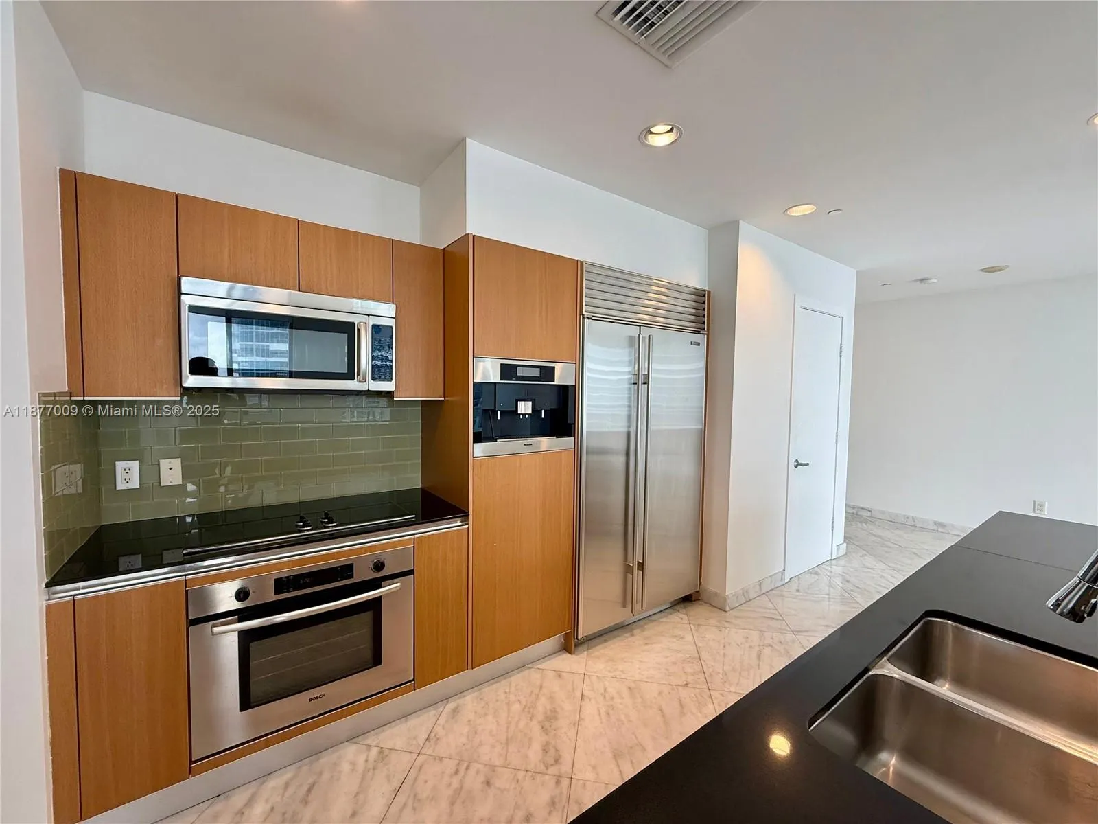 1060 Brickell Ave, #4305