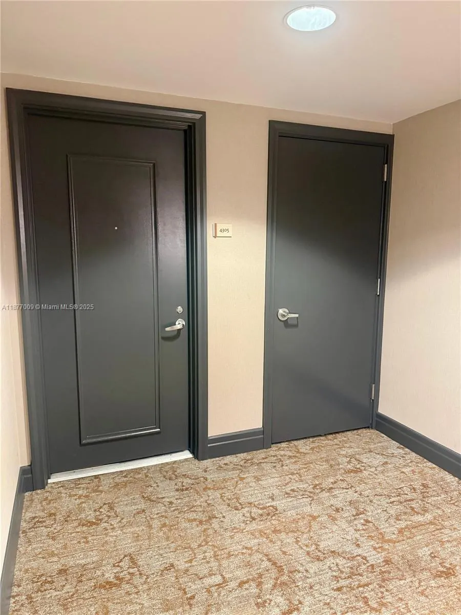 1060 Brickell Ave, #4305