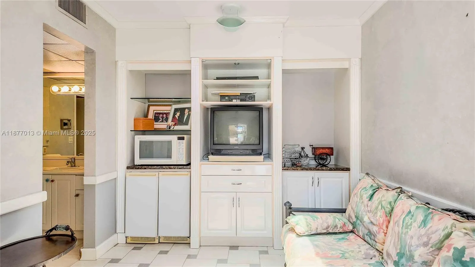 9999 Collins Ave, #6A & Cabana