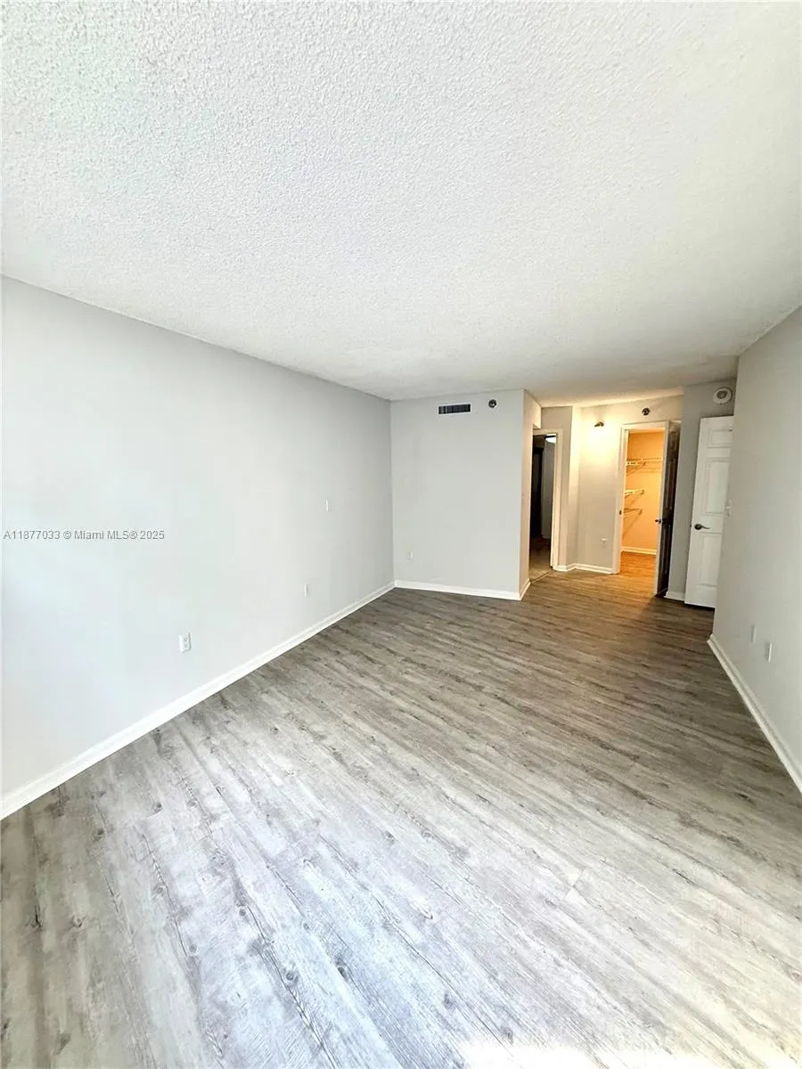 2855 W Commercial Blvd, #213
