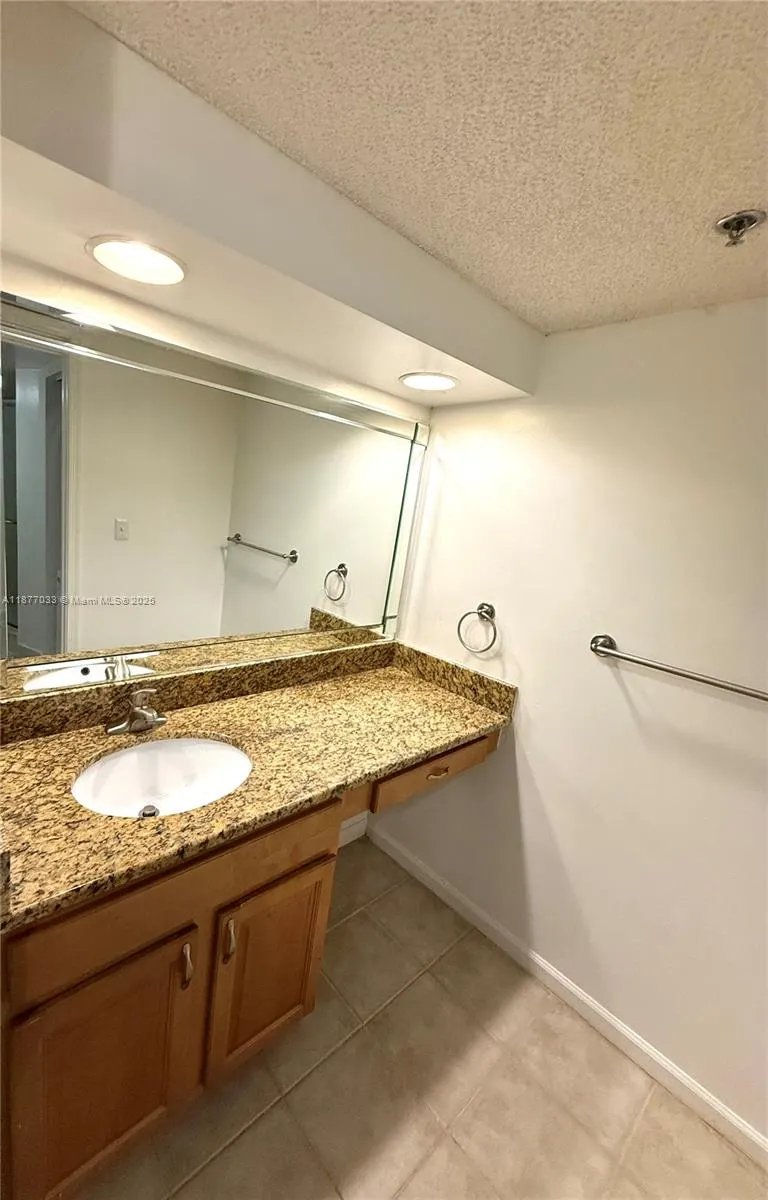 2855 W Commercial Blvd, #213