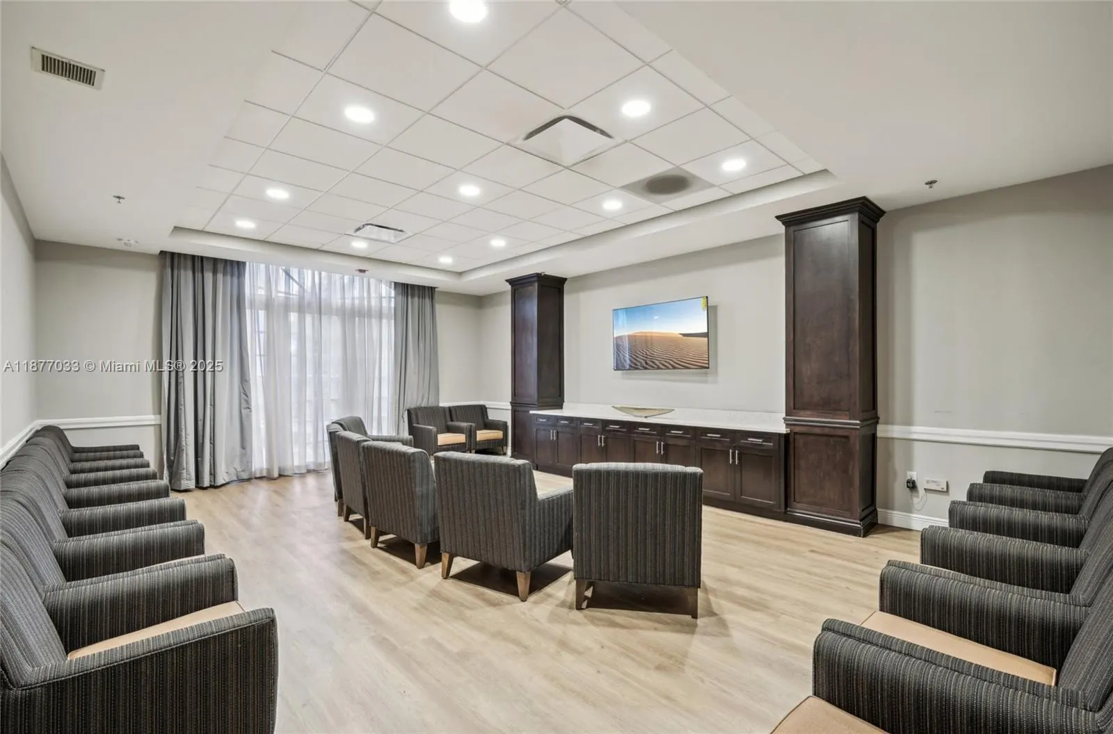 2855 W Commercial Blvd, #213