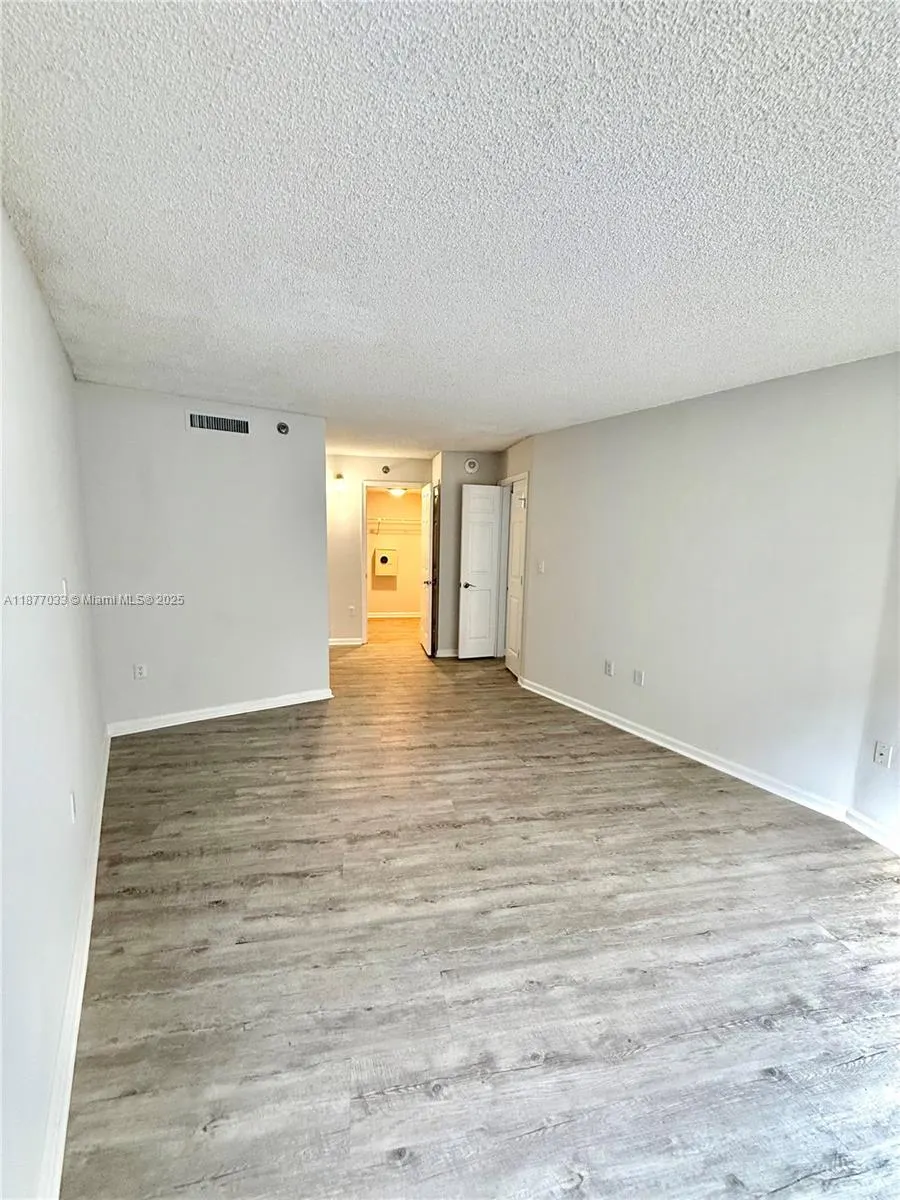 2855 W Commercial Blvd, #213
