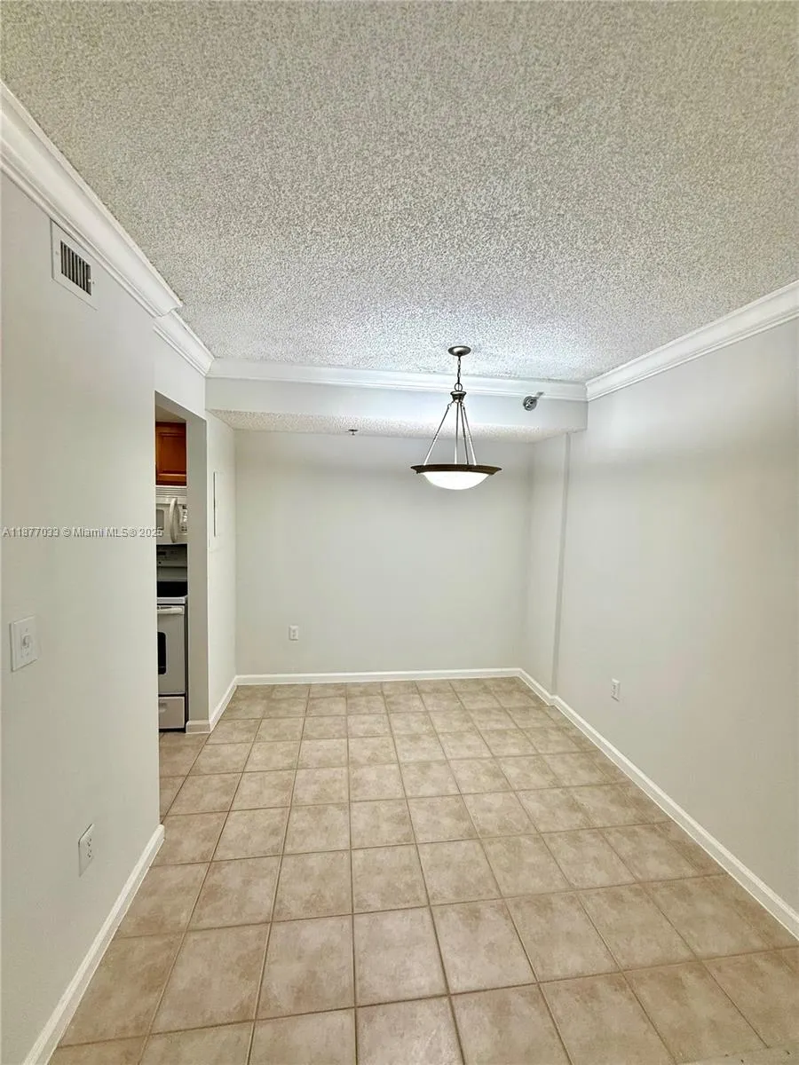 2855 W Commercial Blvd, #213