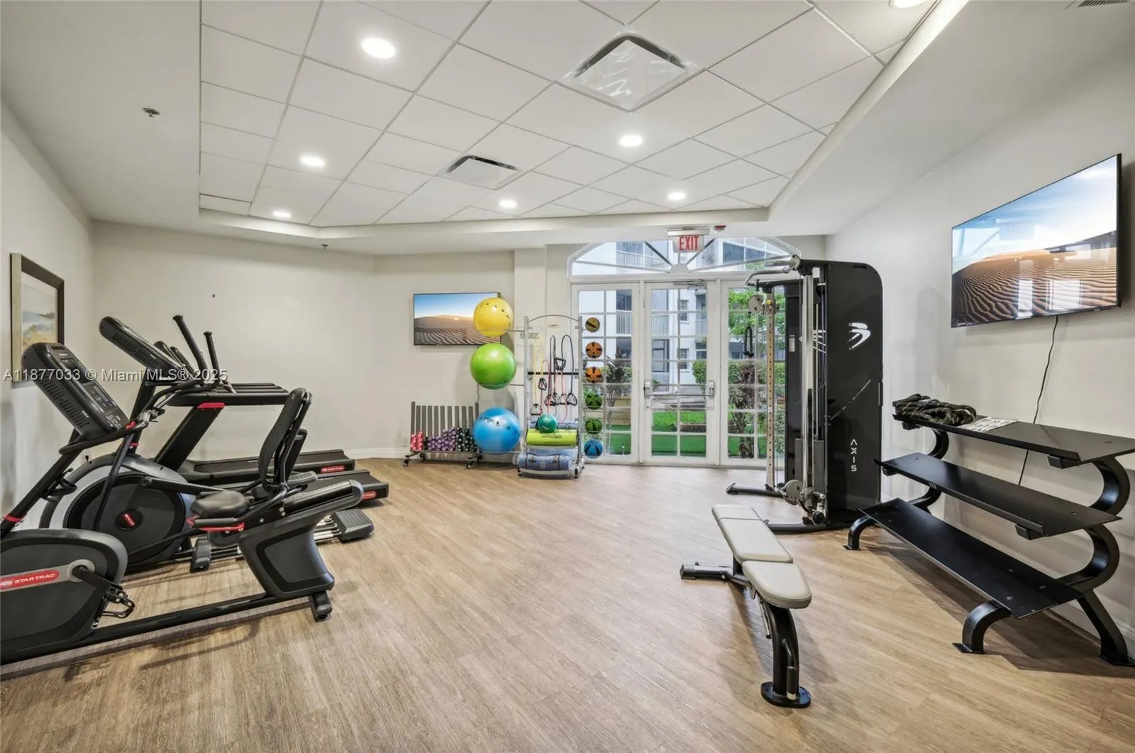 2855 W Commercial Blvd, #213