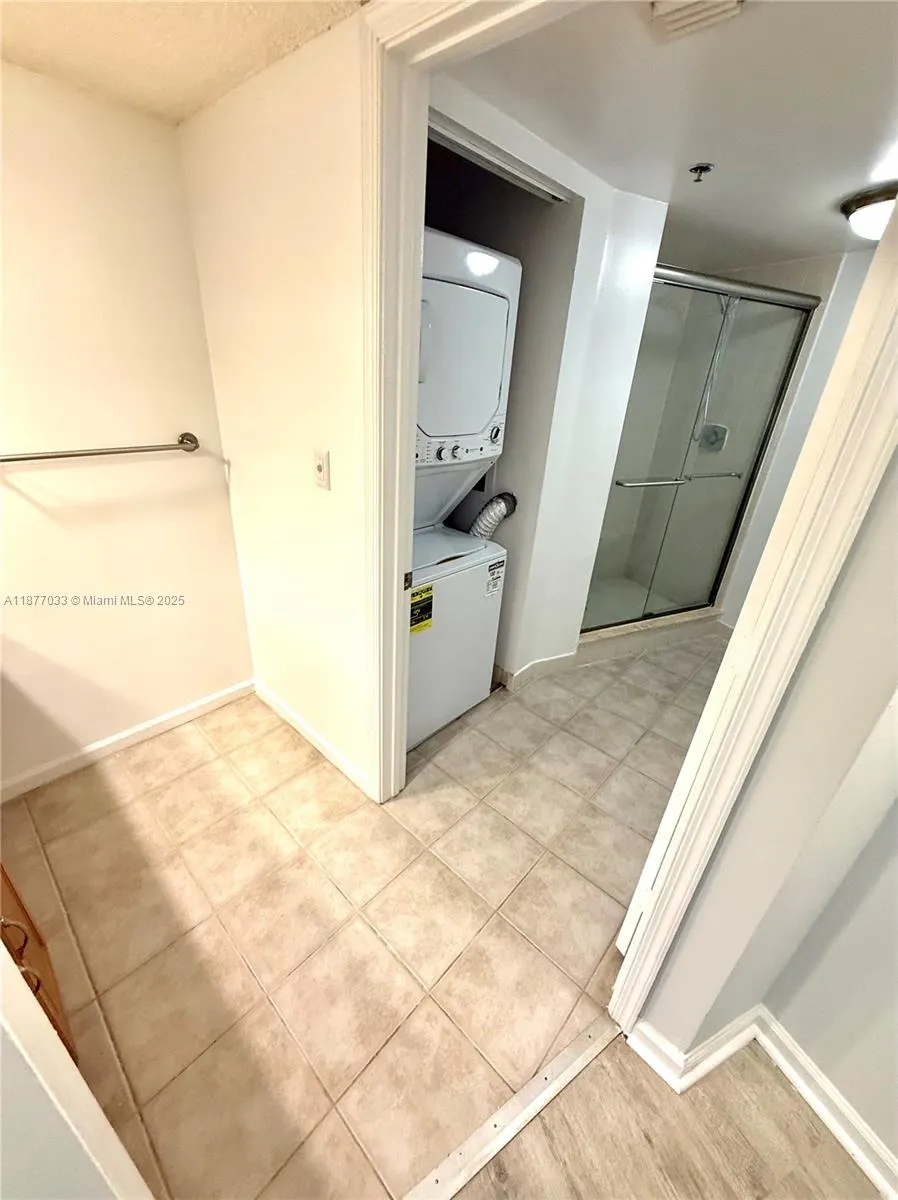 2855 W Commercial Blvd, #213