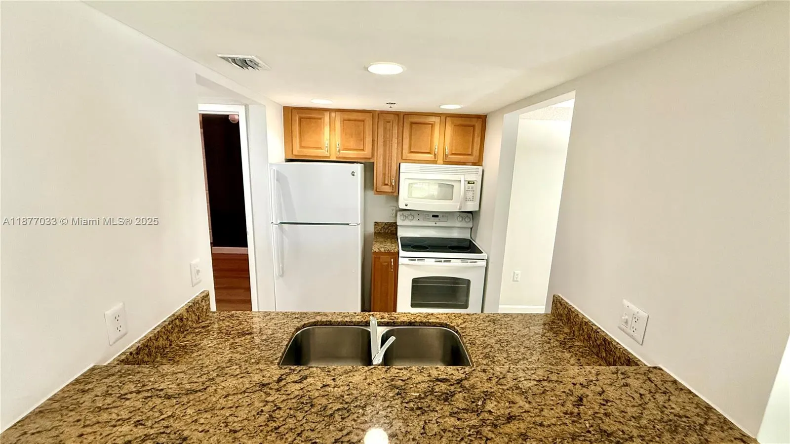 2855 W Commercial Blvd, #213