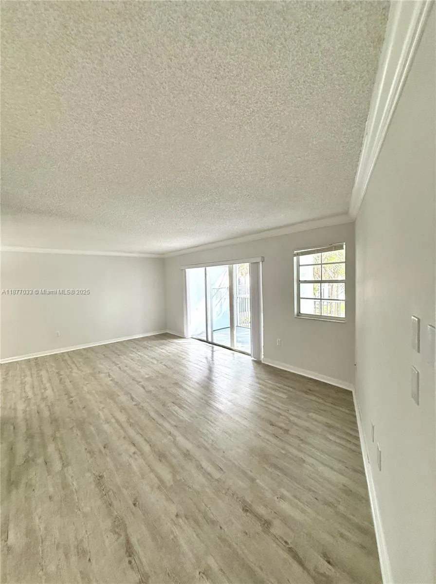 2855 W Commercial Blvd, #213