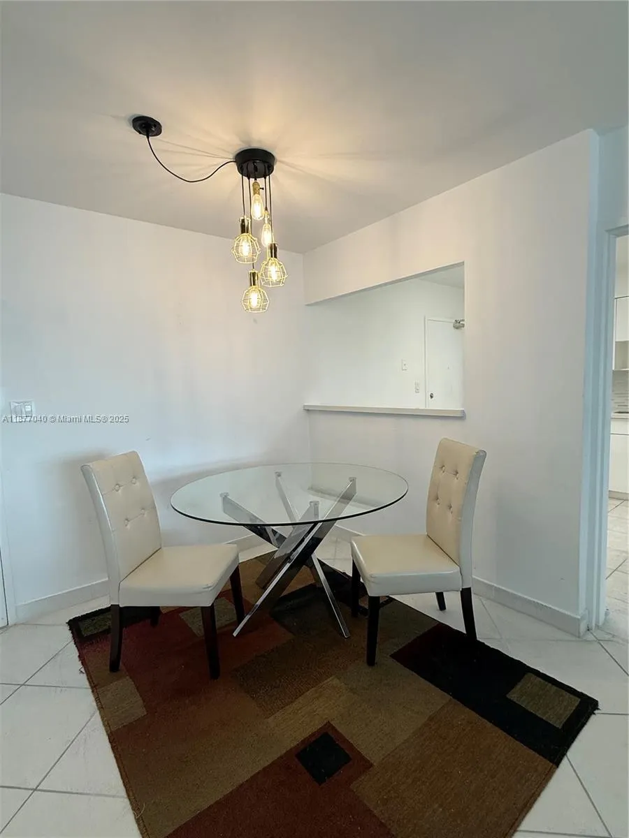5161 Collins Ave, #511