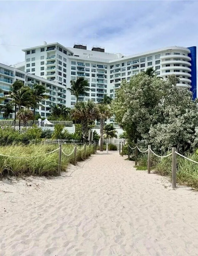 5161 Collins Ave, #511