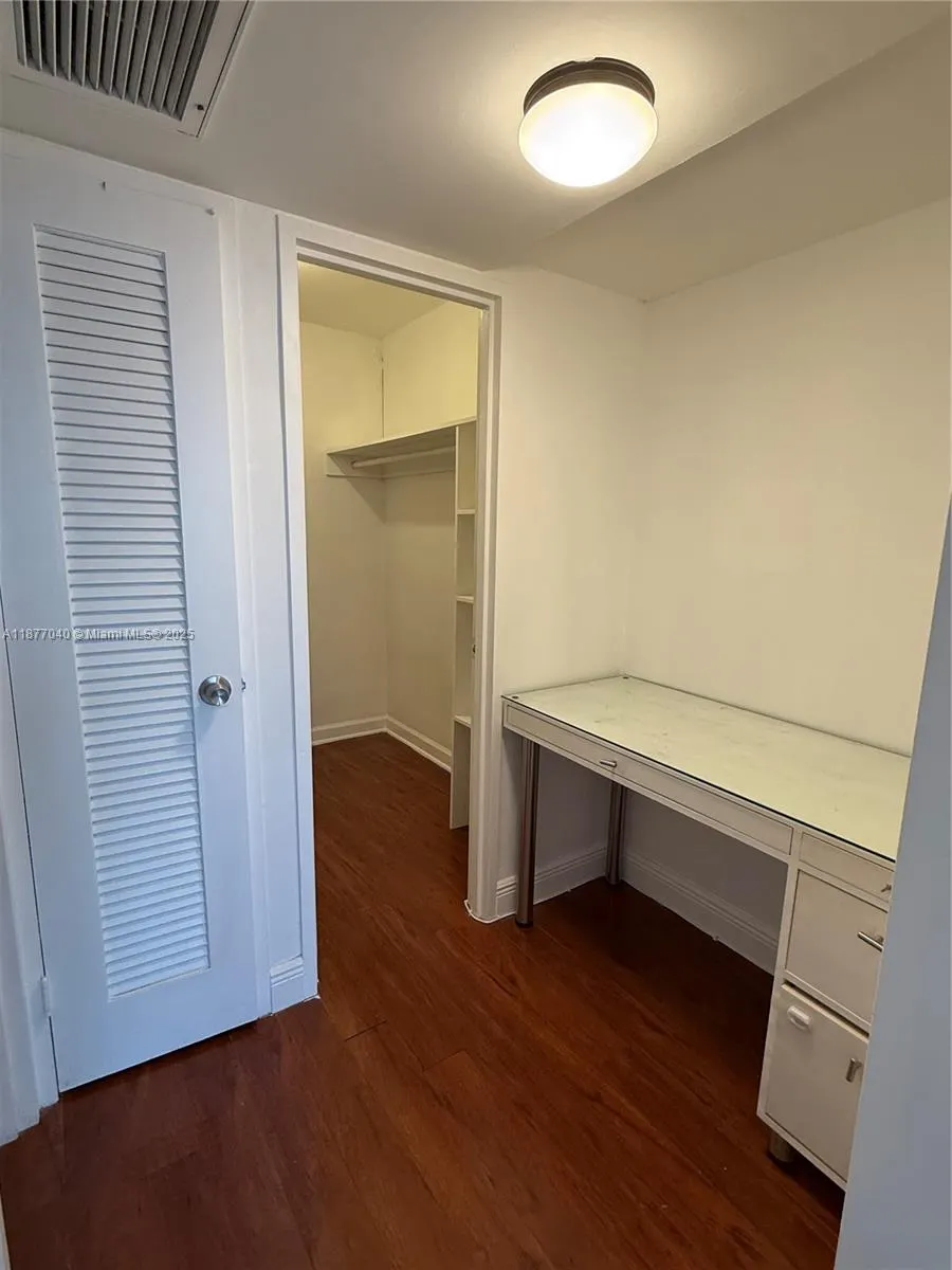 5161 Collins Ave, #511