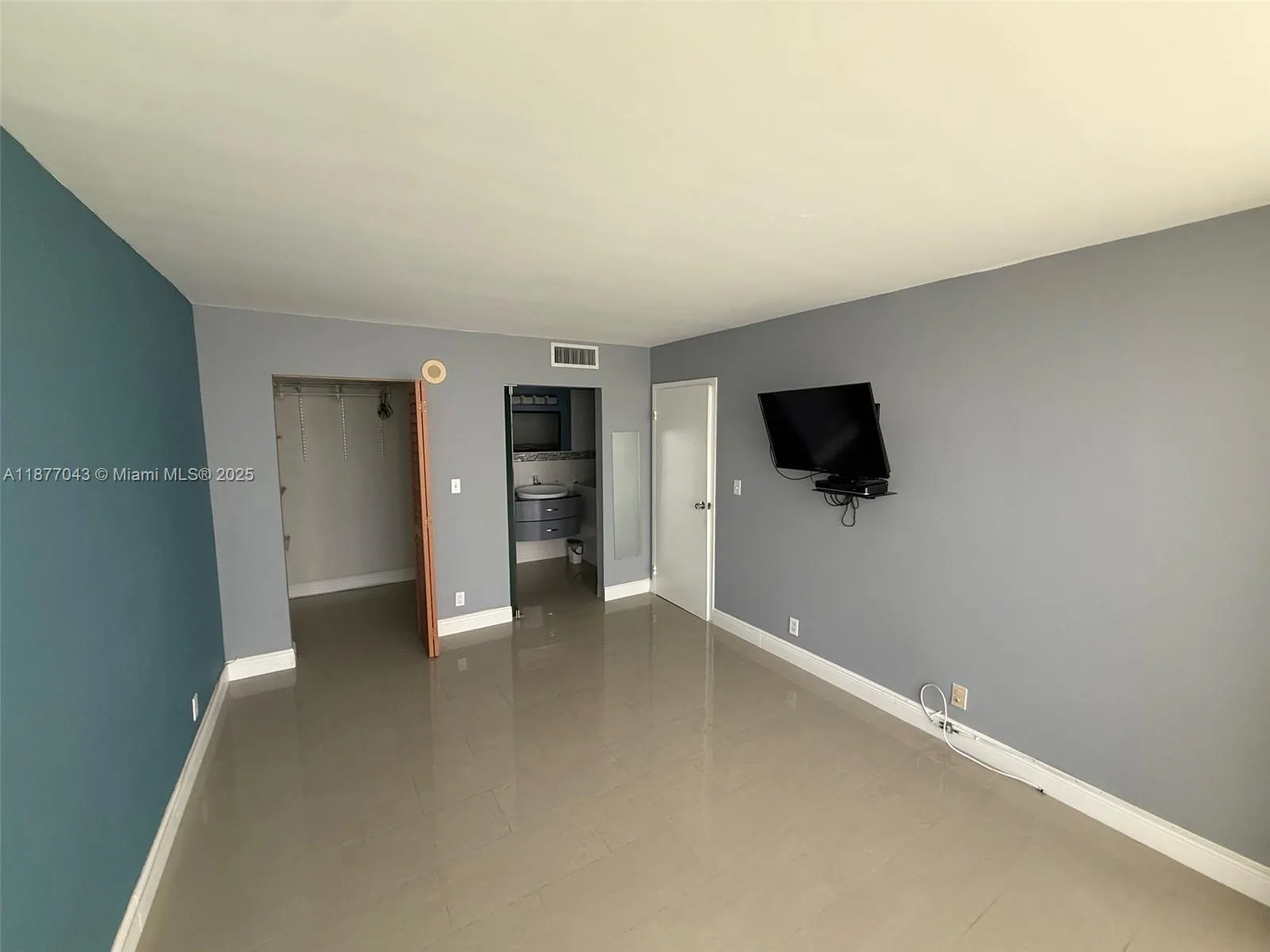 16909 N Bay Rd, #712