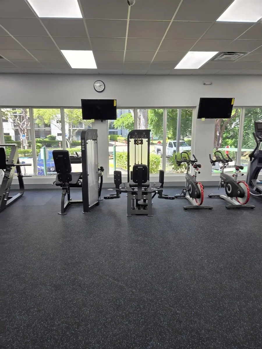 17011 N Bay Rd, #204