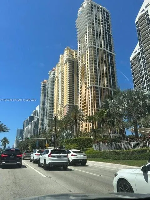 17011 N Bay Rd, #204