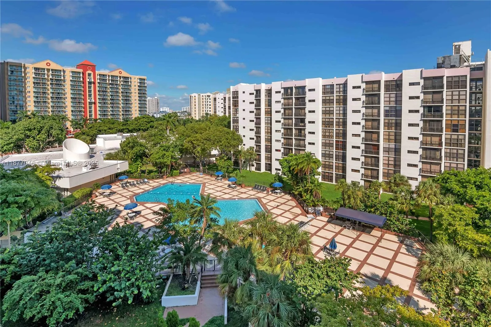 17011 N Bay Rd, #204