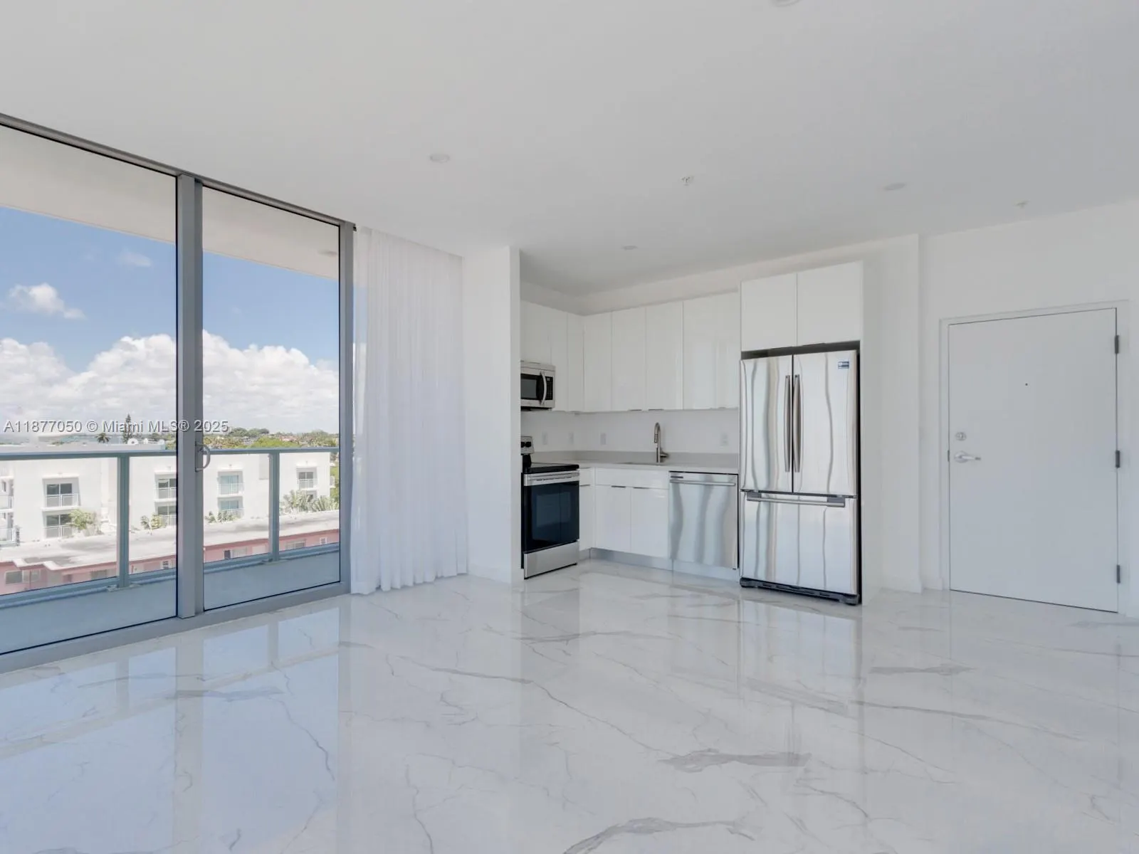 8425 Crespi Blvd, #401
