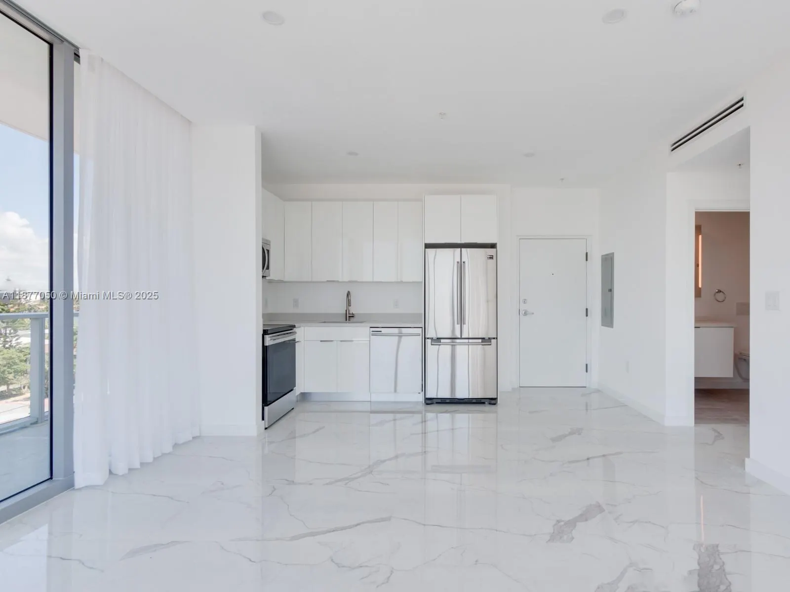 8425 Crespi Blvd, #401