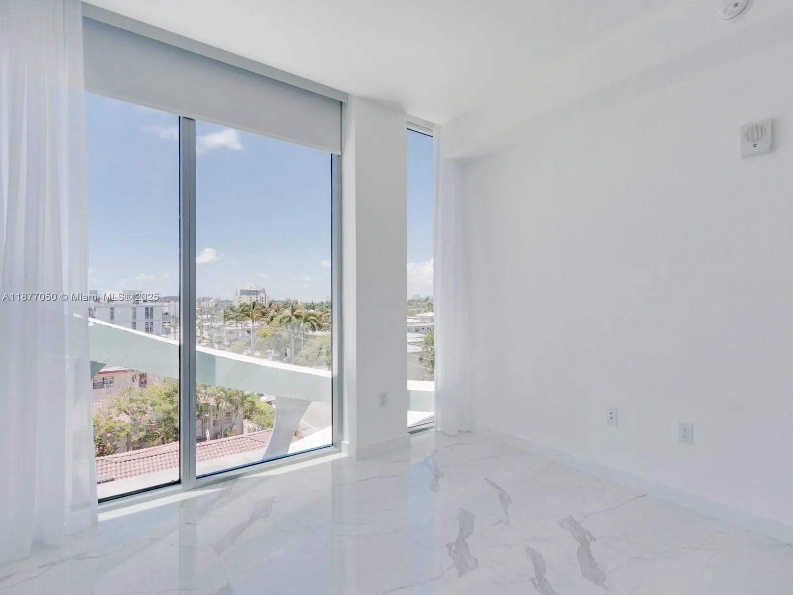8425 Crespi Blvd, #401