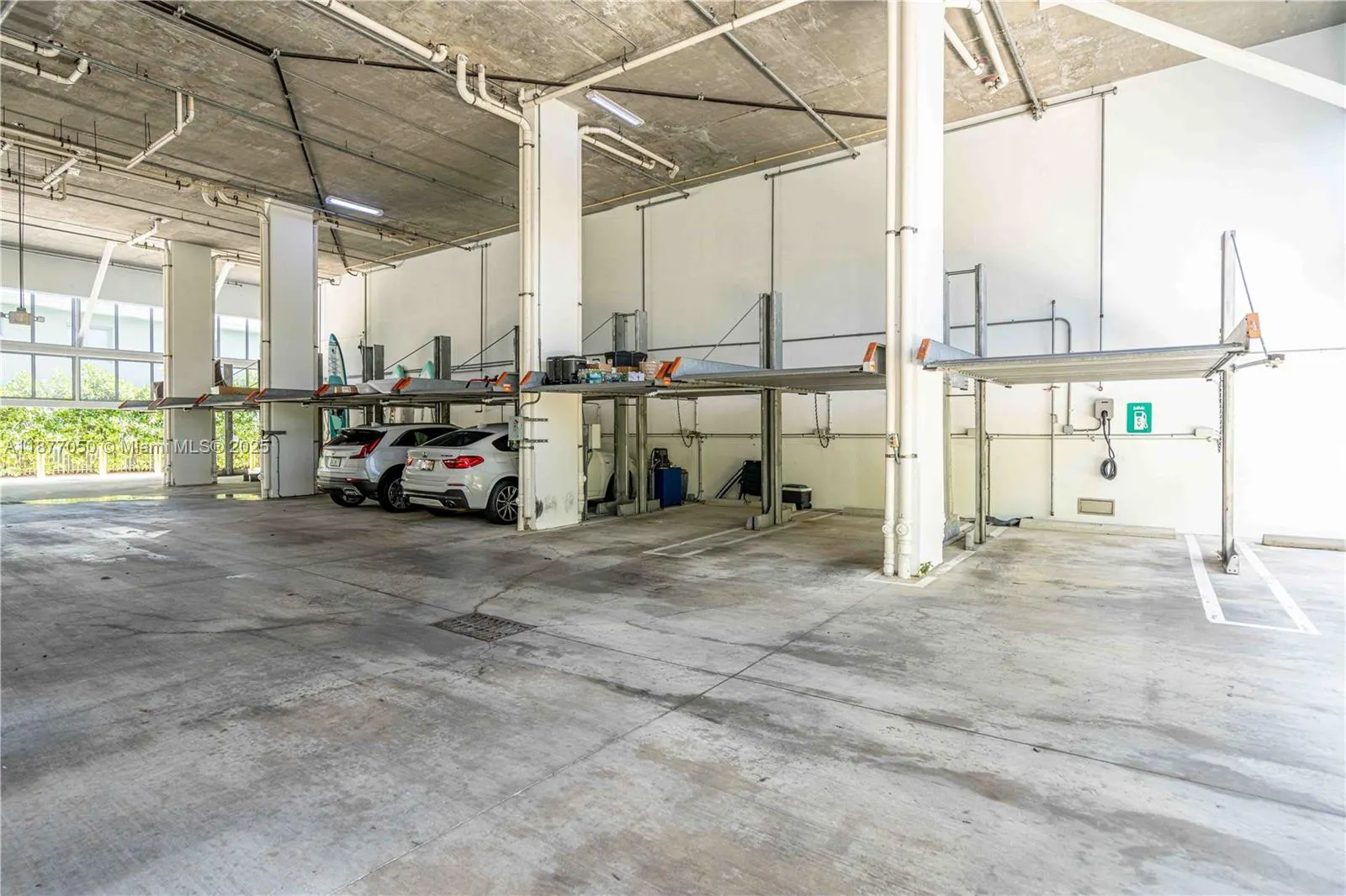 8425 Crespi Blvd, #401