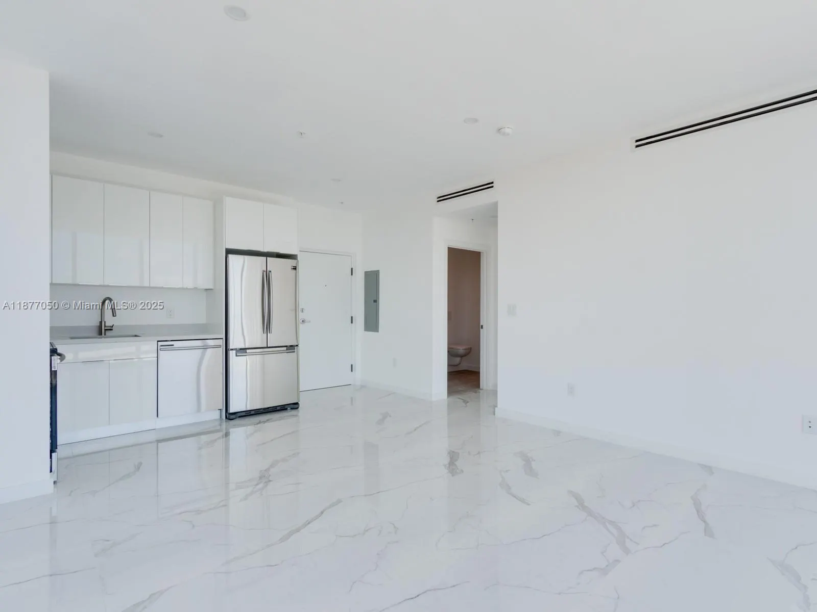 8425 Crespi Blvd, #401