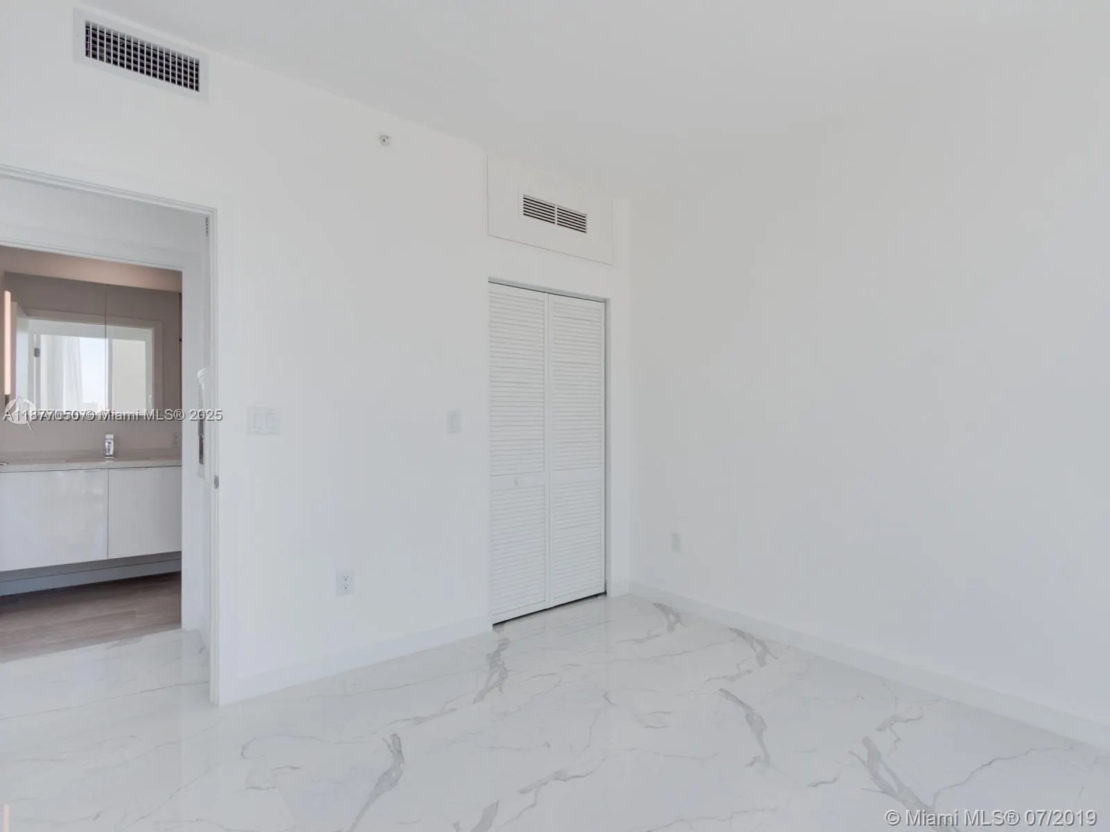 8425 Crespi Blvd, #401