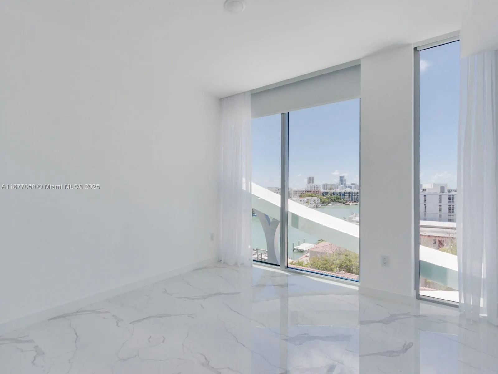 8425 Crespi Blvd, #401
