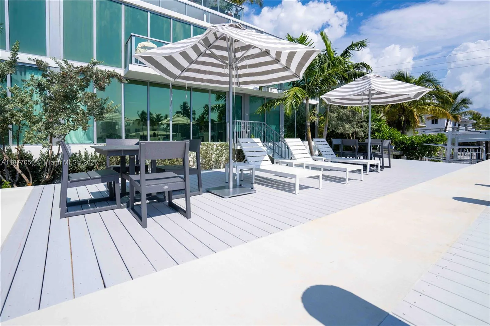 8425 Crespi Blvd, #401