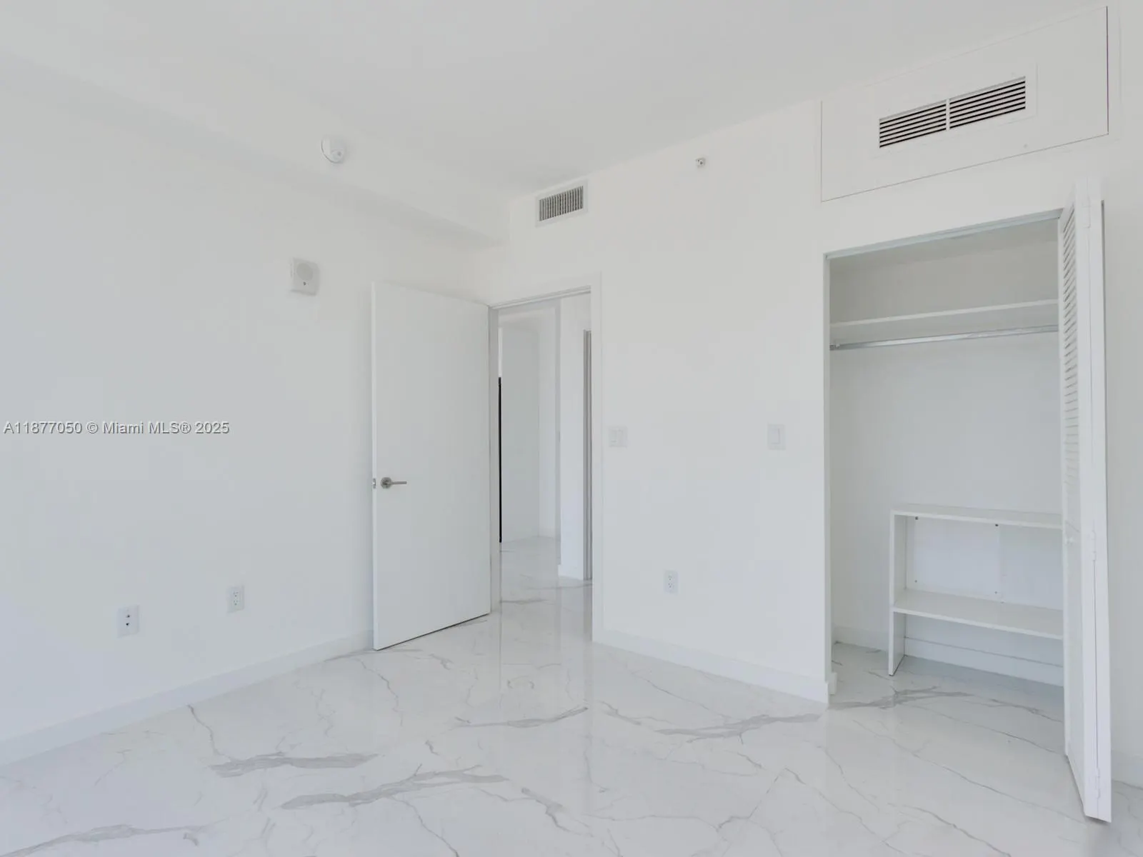 8425 Crespi Blvd, #401