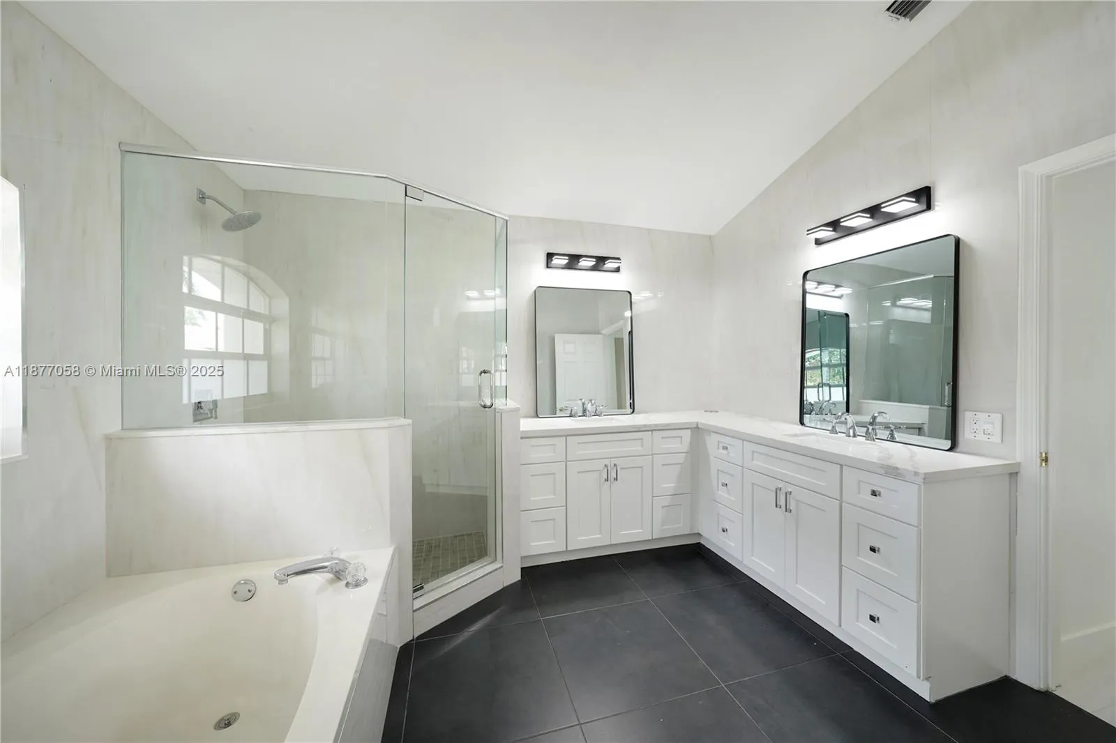 2527 Jardin Dr