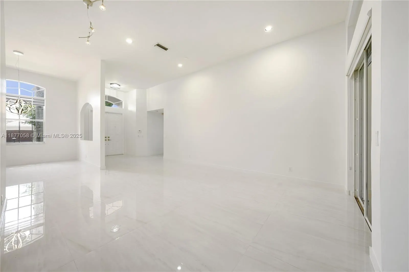 2527 Jardin Dr