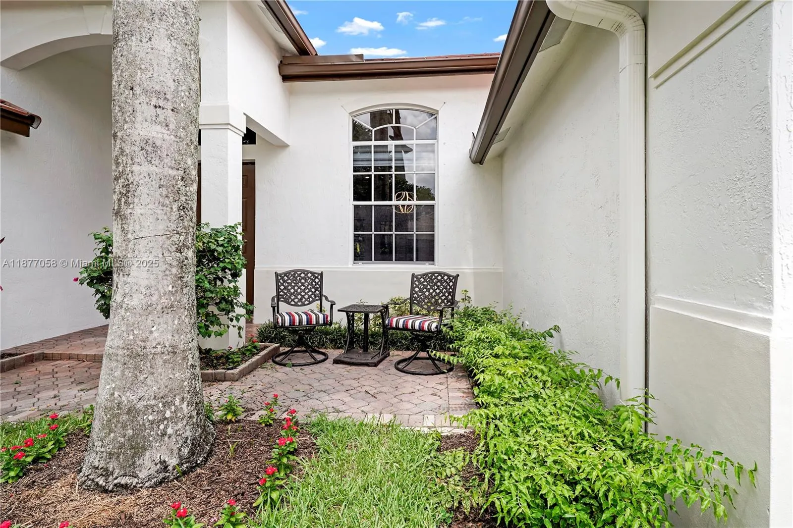 2527 Jardin Dr