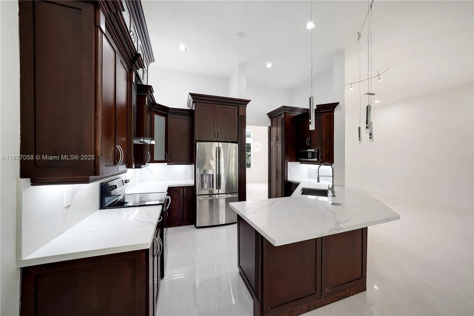 2527 Jardin Dr