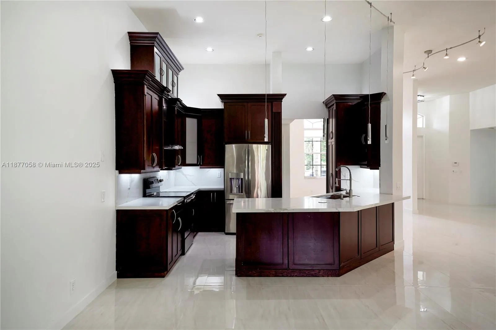 2527 Jardin Dr