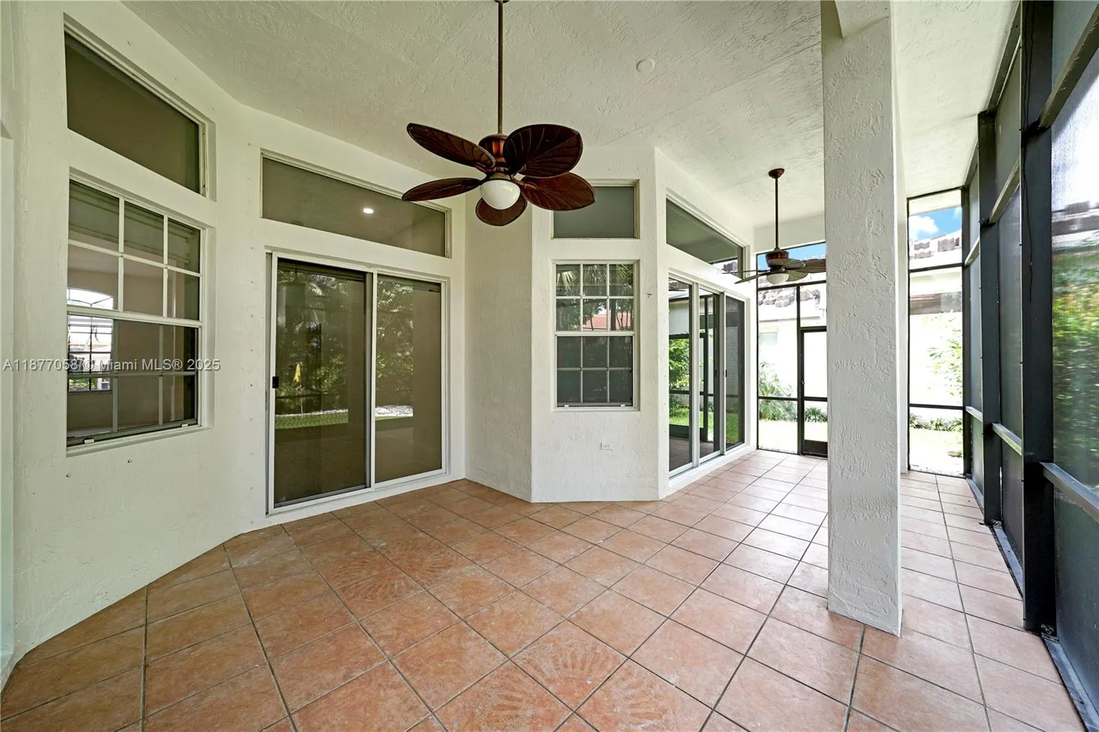 2527 Jardin Dr
