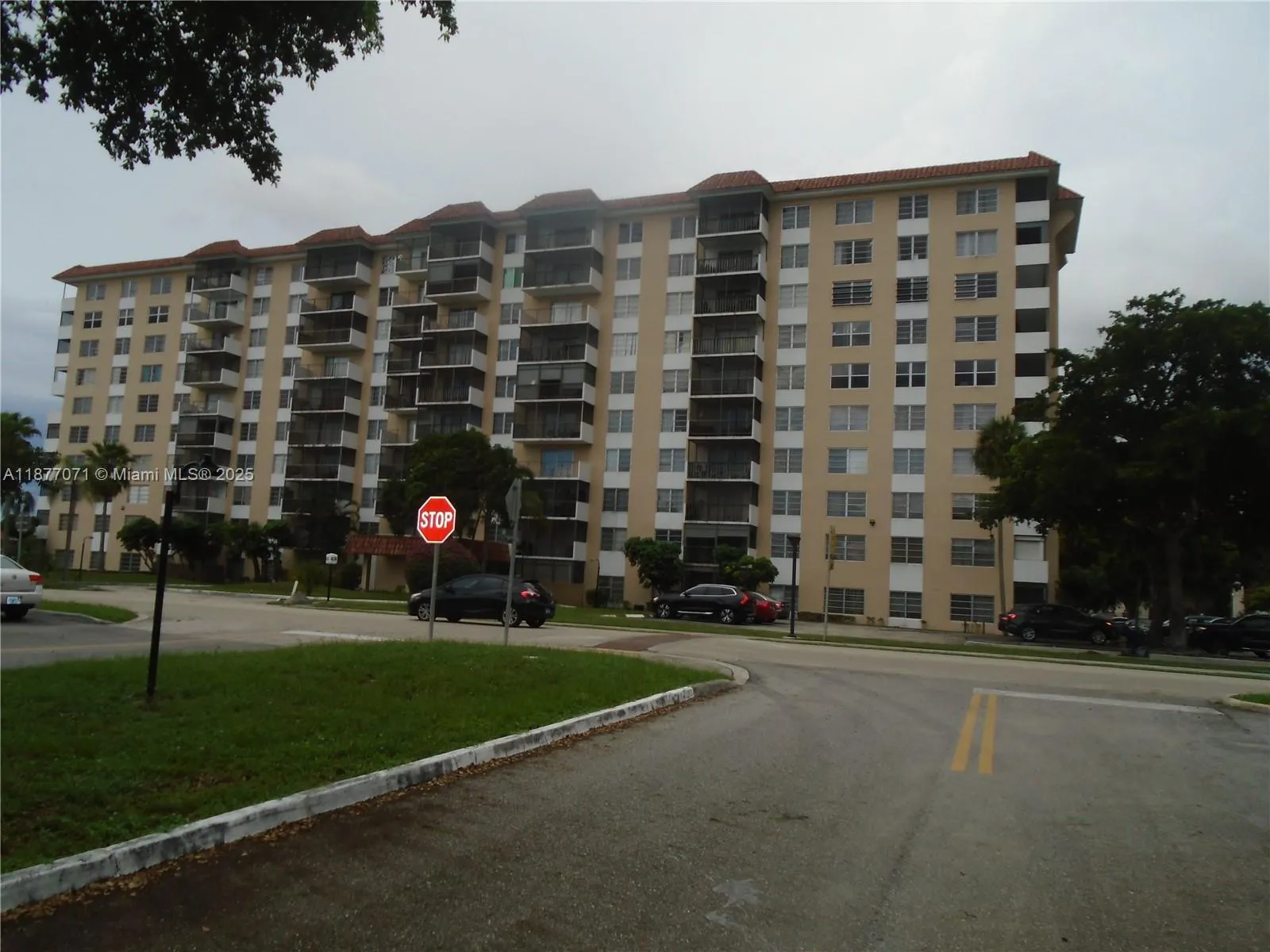 4174 Inverrary Dr, #303