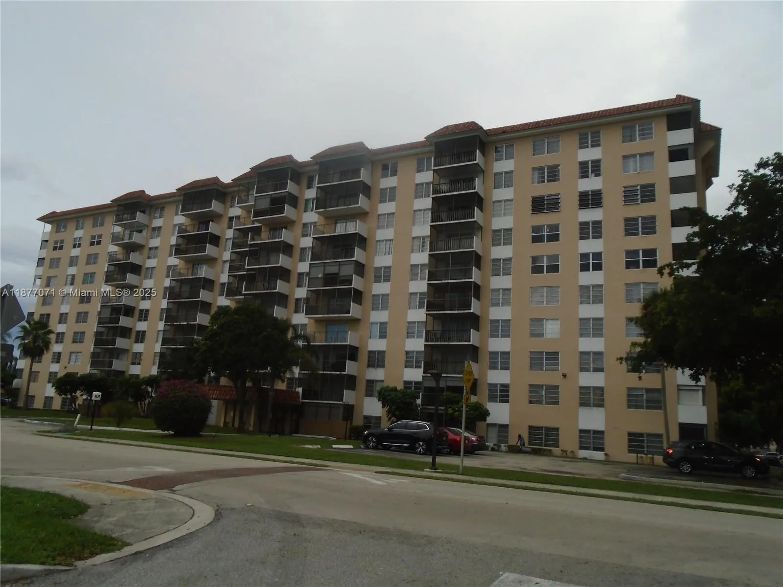 4174 Inverrary Dr, #303