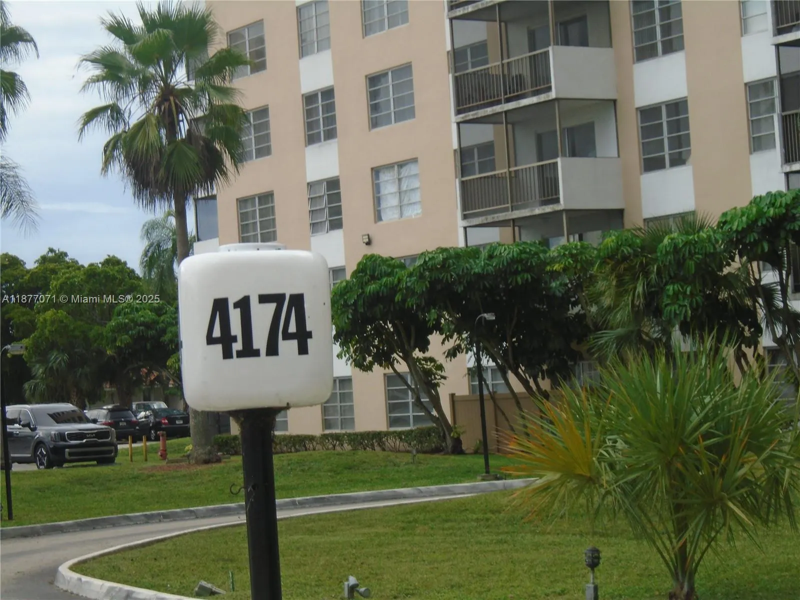 4174 Inverrary Dr, #303