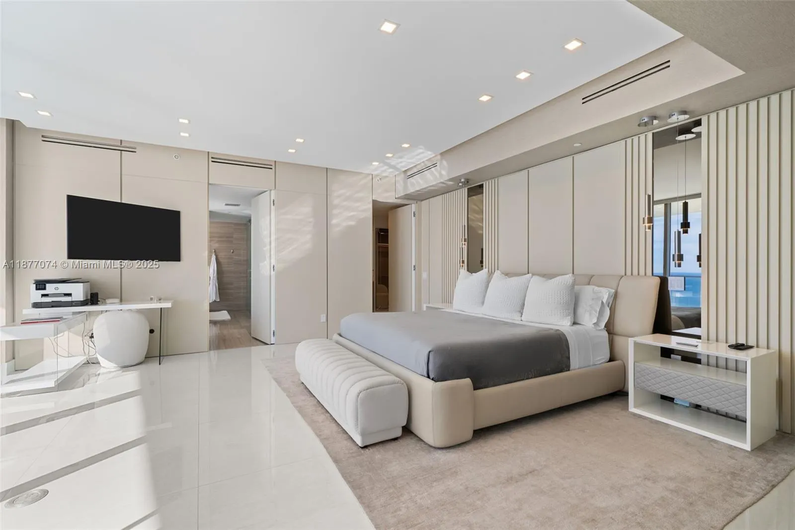 18975 Collins Ave, #3400