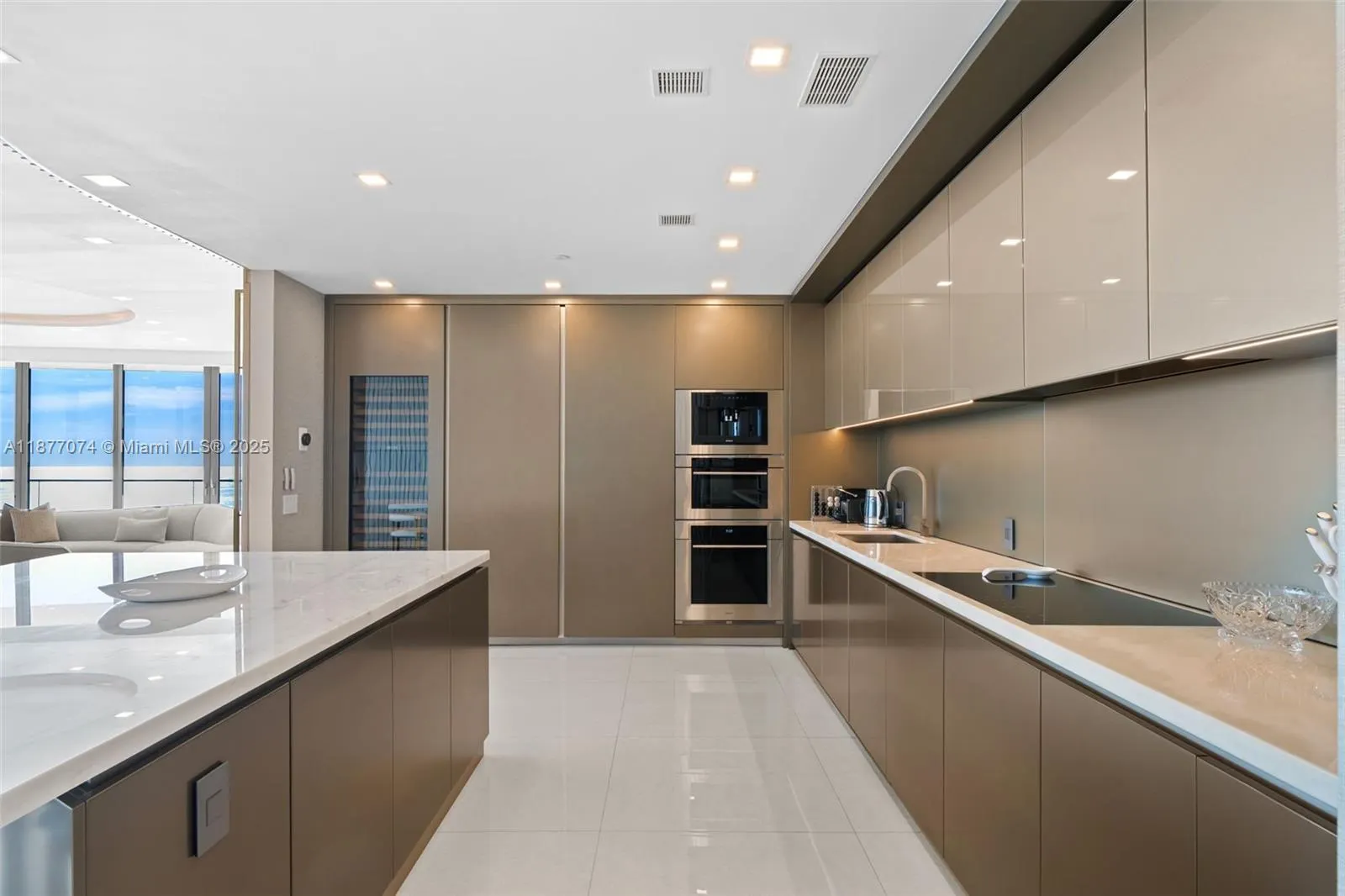 18975 Collins Ave, #3400
