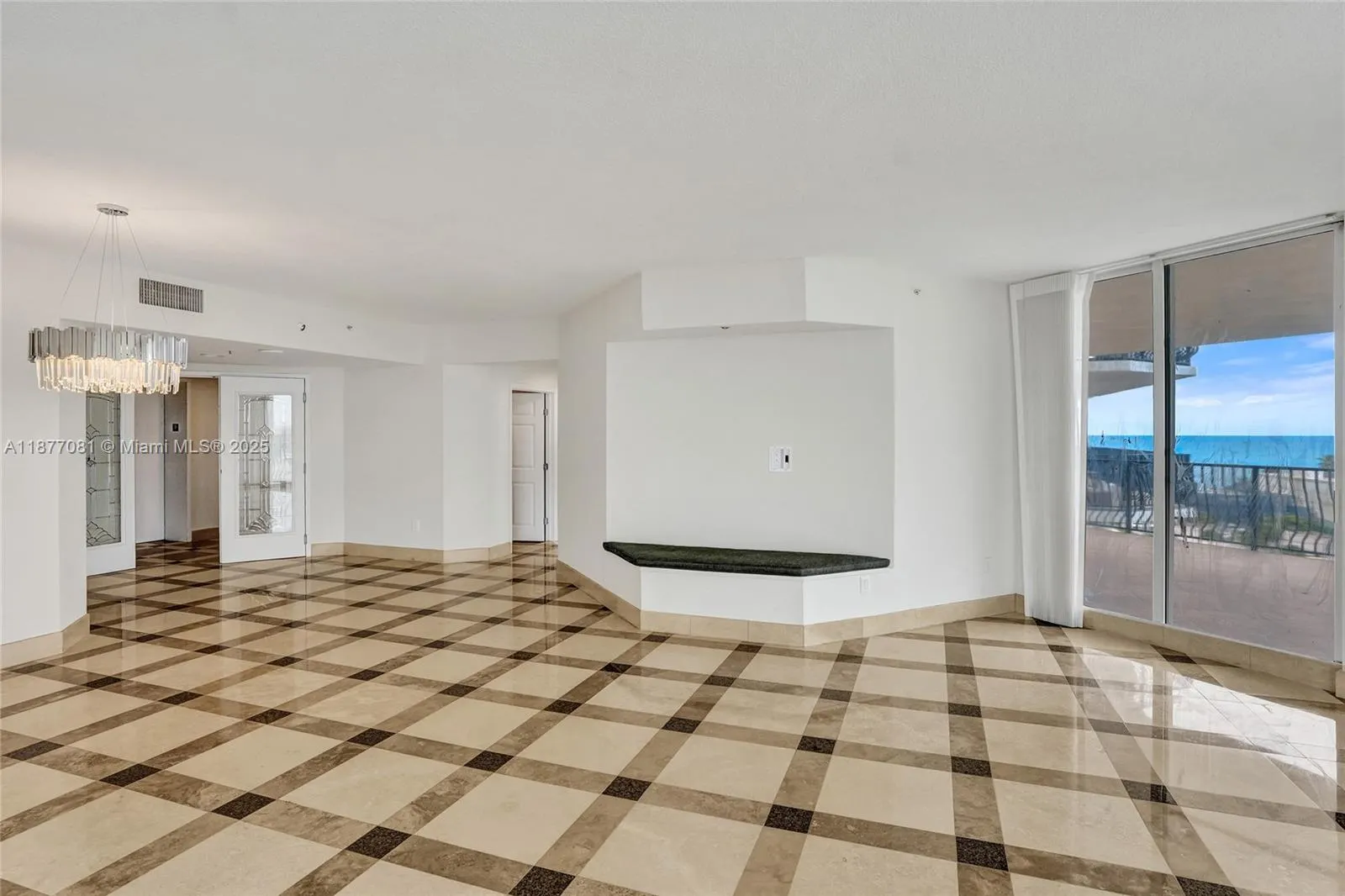 100 S Birch Rd, #906B