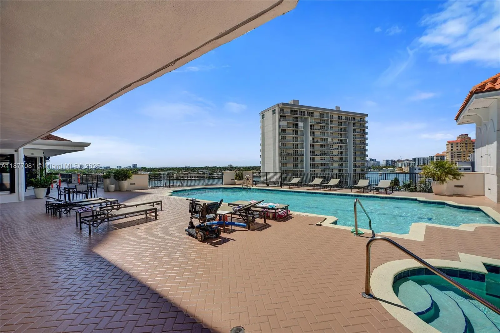 100 S Birch Rd, #906B
