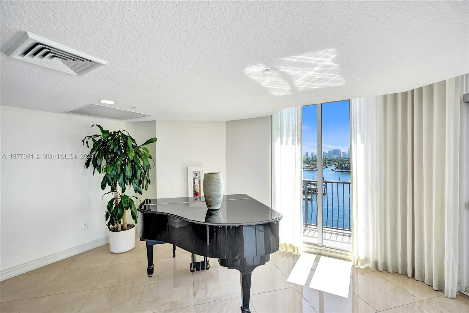 100 S Birch Rd, #906B