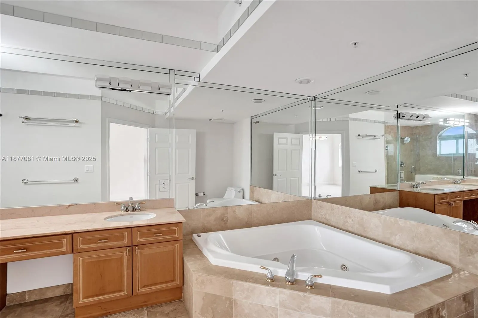 100 S Birch Rd, #906B