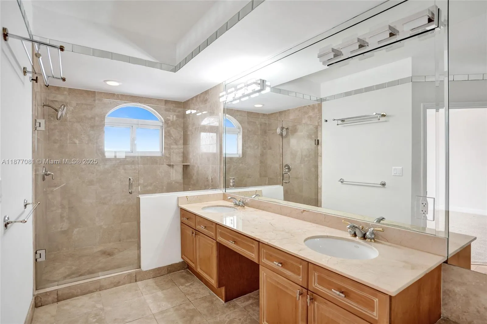 100 S Birch Rd, #906B