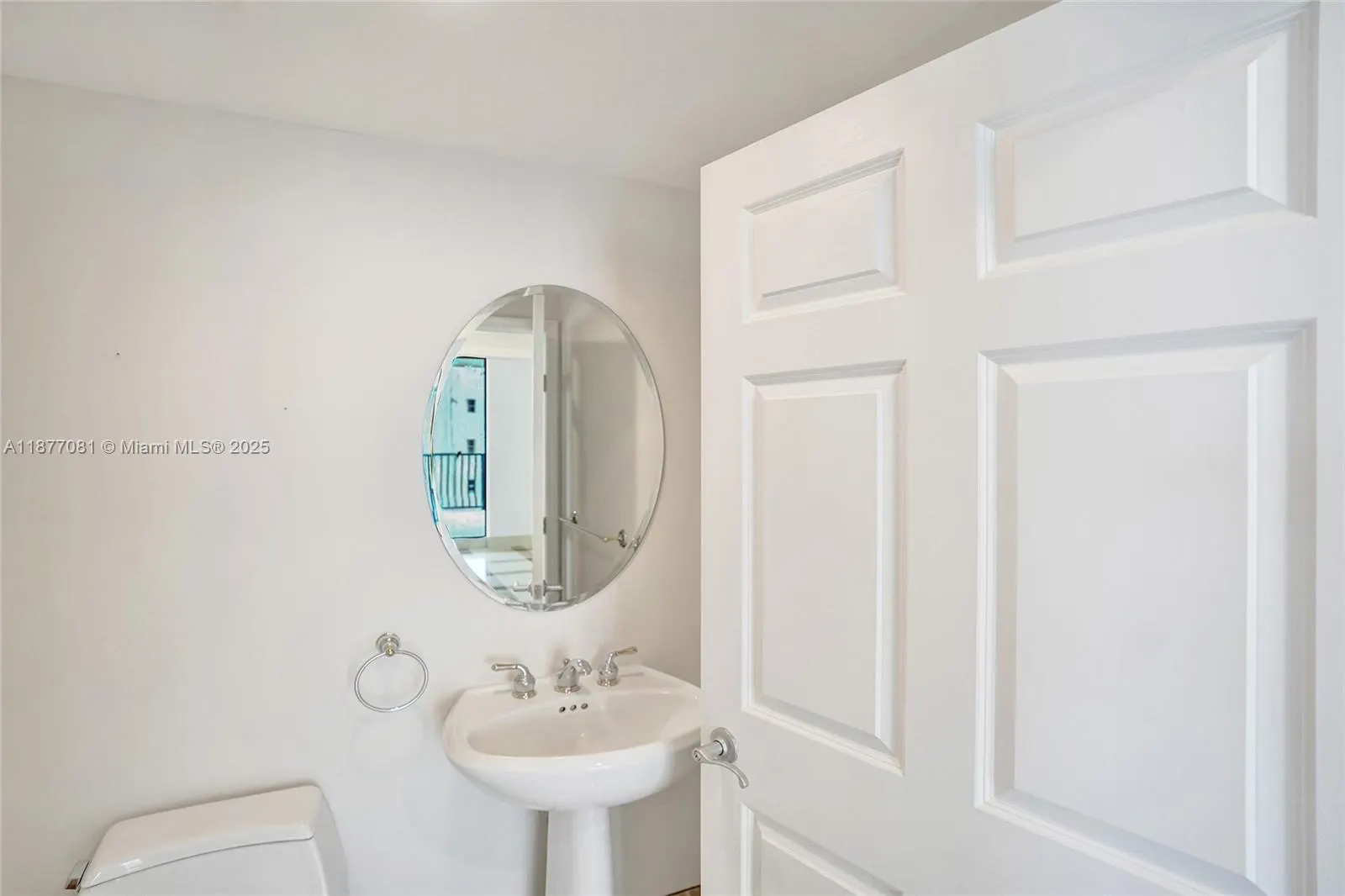 100 S Birch Rd, #906B