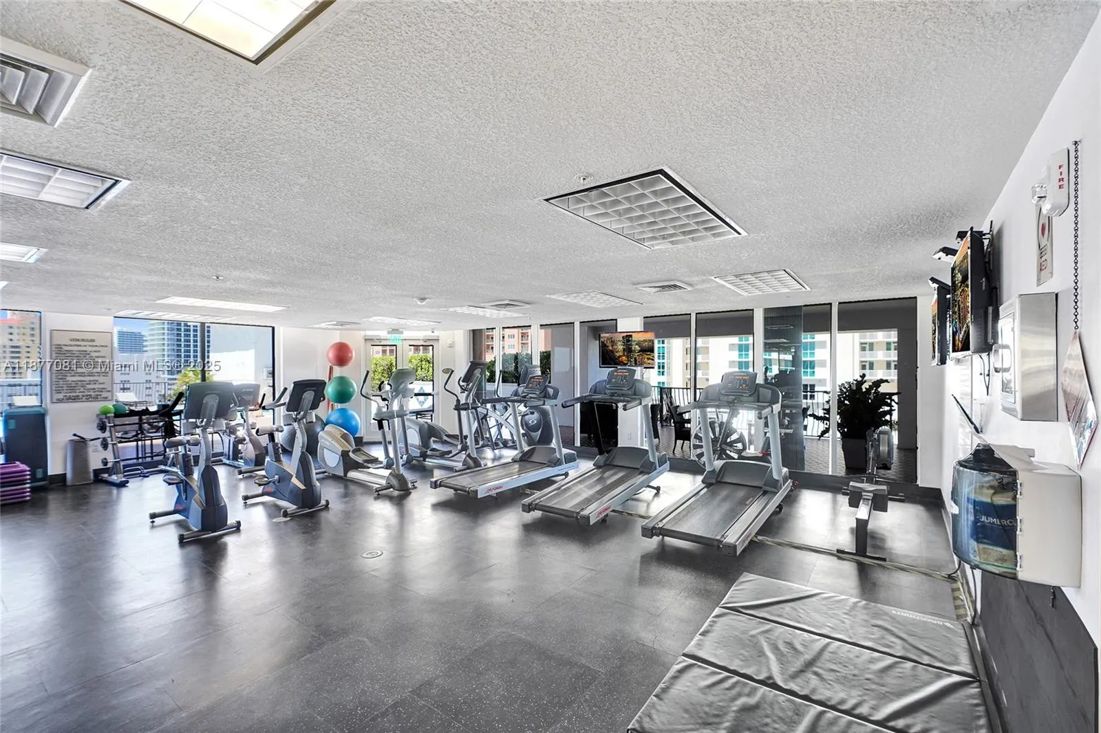 100 S Birch Rd, #906B
